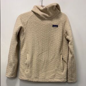 PATAGONIA BEIGE QUILTED FLEECE PULLOVER!